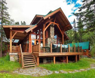 catheral mountain lodge cabin