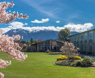 distinction te anau hotel and villas exterior