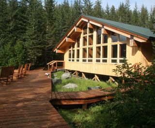 kenai fjords glacier lodge exterior