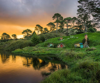 new zealand hobbiton movie set and farm tour