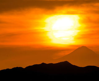new zealand tongariro guided walk sunset over volcano