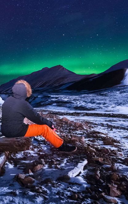 svalbard aurora with person istk