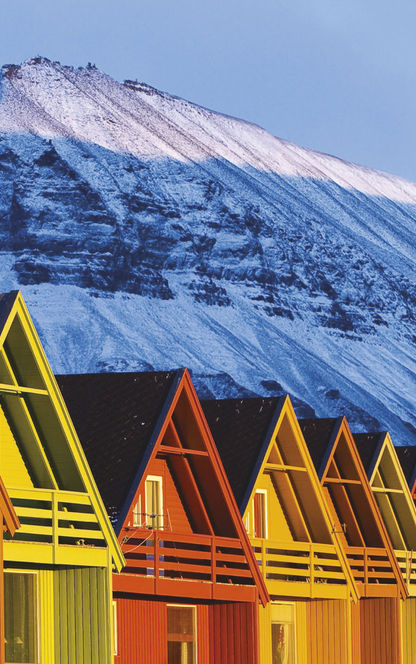 svalbard longyearbyen coloured houses nordnorge