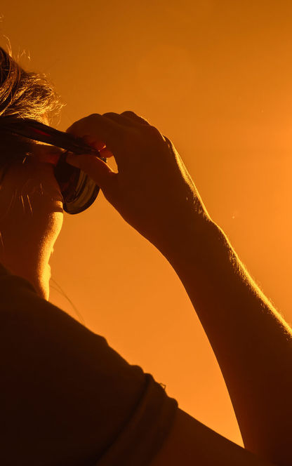 woman-viewing-solar-eclipse-astk