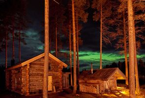 arctic retreat aurora over cabins gr