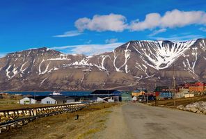 arctic spitsbergen longyearbyen in august istk