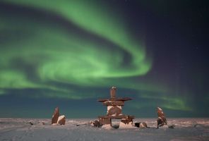 canada manitoba churchill northern lights over inukshuk nh