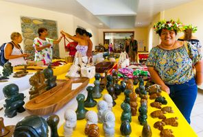 french polynesia marquesas handicraft stall aran5