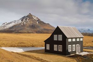 glacier lodge iceland view to snaefellsjokull wg