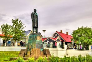 iceland reykjavik statue istk