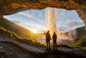 iceland south west seljalandsfoss couple istk