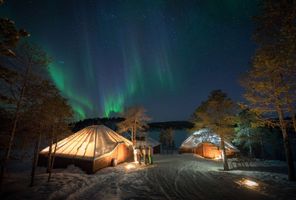 malangen resort nikka camp people watching aurora