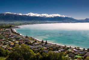 new zealand kaikoura town and mountains istk