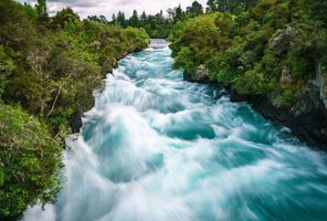 new zealand lake taupo huka falls istk