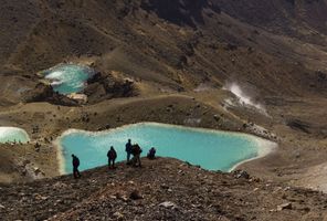 new zealand tongariro national park emerald lakes hikers istk