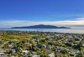 new zealand view of kapiti island istk