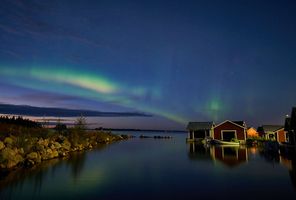 swedish lapland northern lights over water brandon lodge gr