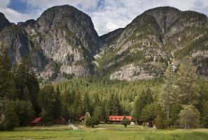 tweedsmuir park lodge exterior british columbia tpl