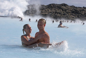 iceland-couple-bathing-in-blue-lagoon