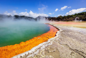 new-zealand-wai-o-tapu-rotorua-champagne-pool-istk