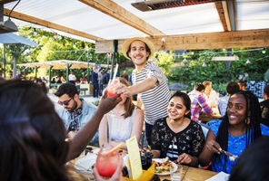 sweden-summer-dining-al-fresco-with-friends-vs
