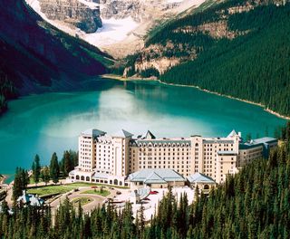alberta fairmont chateau lake louise hotel exterior view