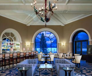 alberta fairmont chateau lake louise lounge bar