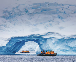 antarctica zodiac cruise past giant icebergs qe