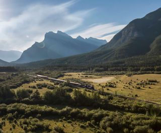 canada rocky mountaineer vermilion lakes rm