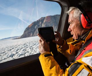 greenland helicopter flight over icecap from ultramarine qe