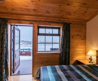 hotel ranga bedroom with hot tub access rth