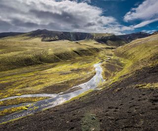 iceland landmannalaugar view over valley rth