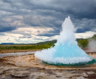 iceland south west strokkur geysir grey sky istk 1