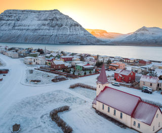 iceland-west-fjords-flateyri-winter-rth