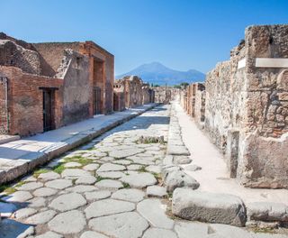 italy pompeii street bay of naples istk