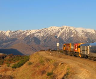 new zealnd tranzalpine train southern alps gjnz