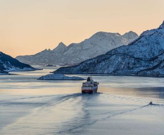 norway hurtigruten voyage winter