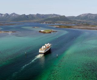 norwegian coastal voyage lofoten havila