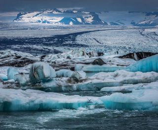 south east iceland vatnajokull behind jokulsarlon lagoon rth