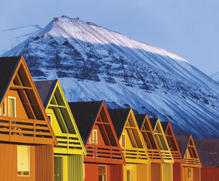 svalbard longyearbyen coloured houses nordnorge