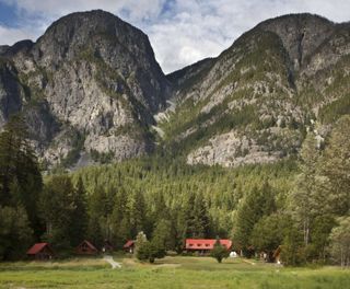 tweedsmuir park lodge exterior british columbia tpl