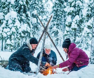 swedish-lapland-icehotel-wilderness-experience-campfire-ak