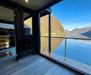 norway-aurlandsfjord-fjord-sauna-winter-view