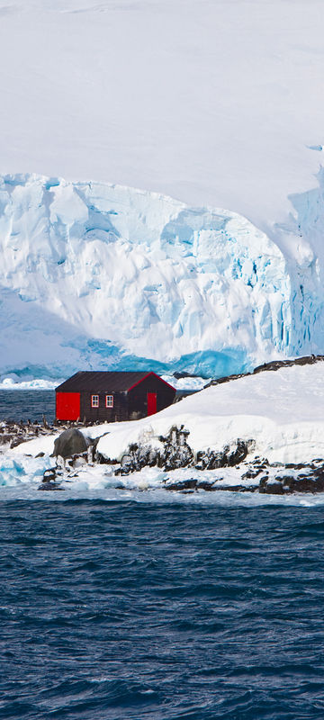 antarctic peninsula port lockroy hut istk