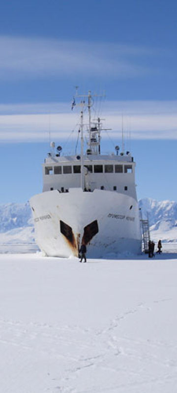 antarctica ship ice landing cm