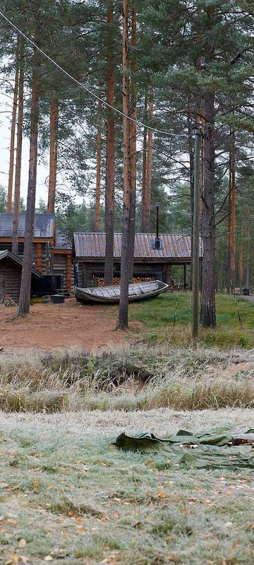 arctic retreat cabins exterior autumn gr
