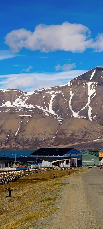 arctic spitsbergen longyearbyen in august istk