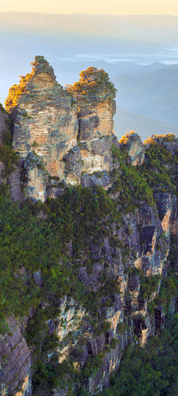 australia new south wales blue mountains three sisters at dawn istk