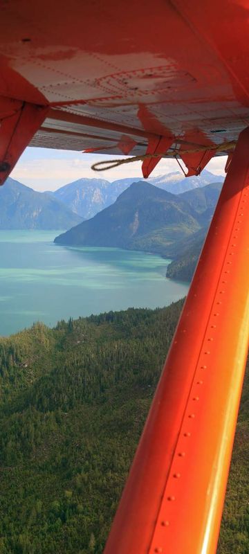 canada floatplane flying into knight inlet istk