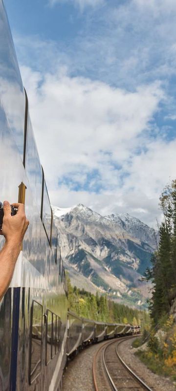 canada rocky mountaineer goldleaf photo opportunity rm